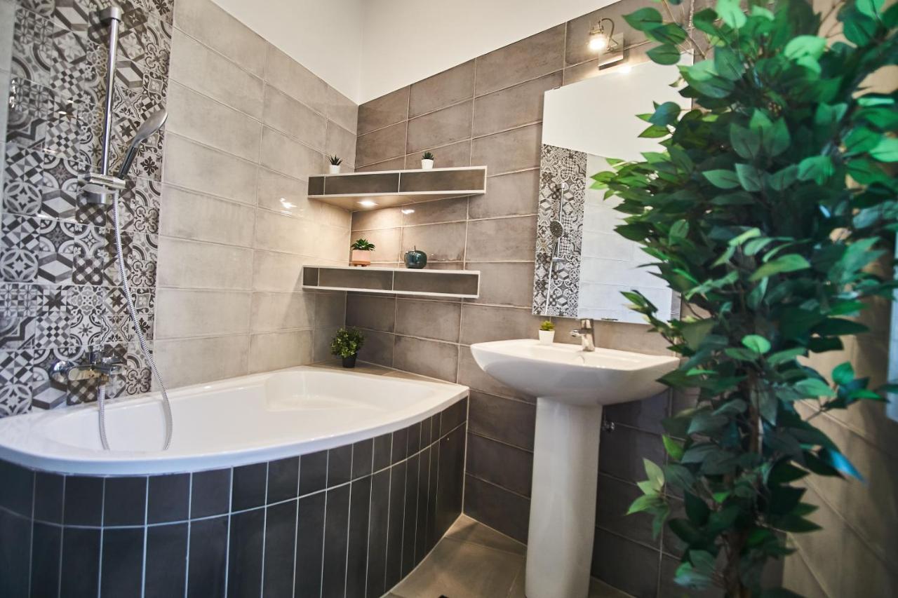 F4 Design Apartment- ブダペスト エクステリア 写真
